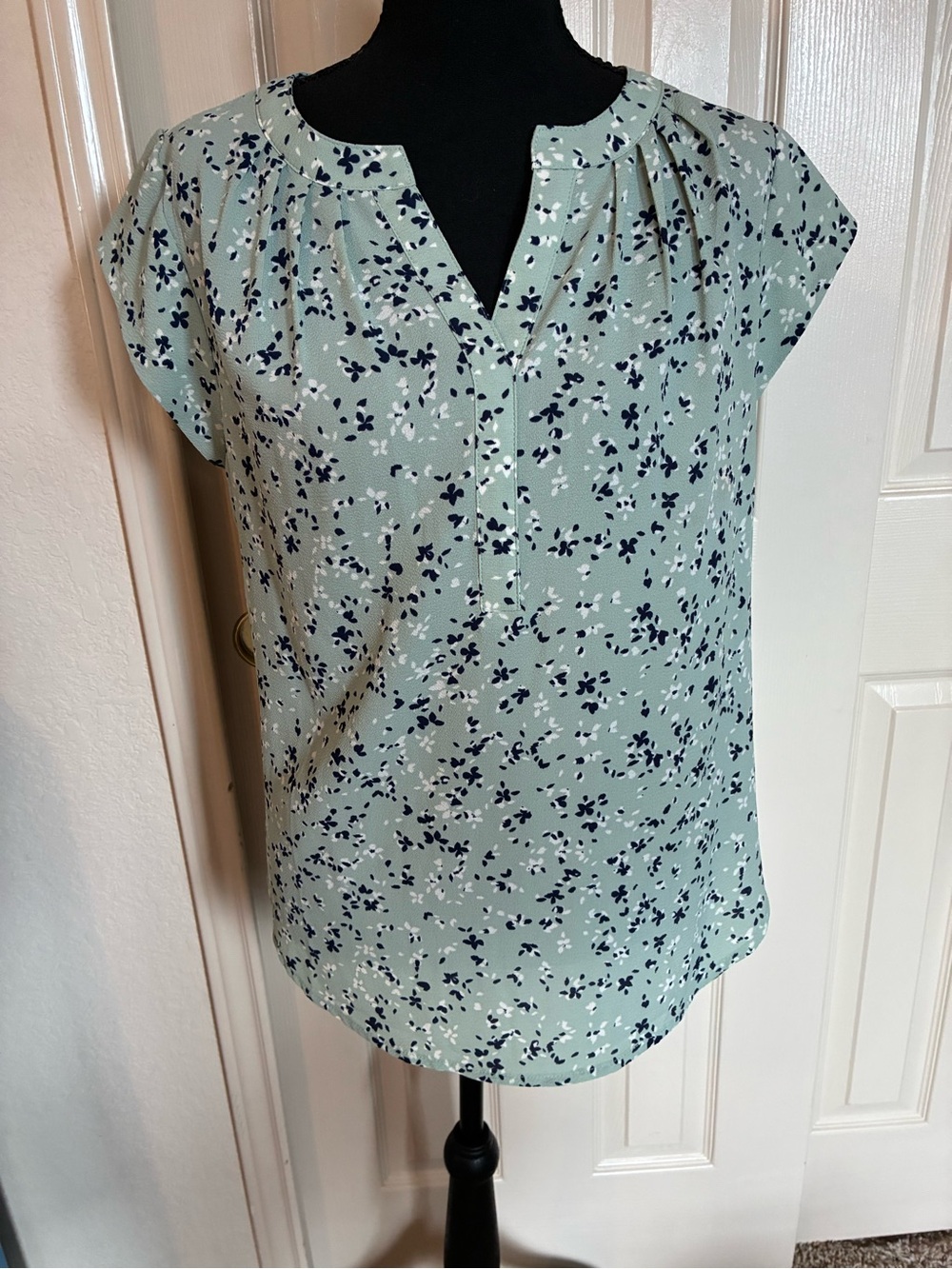 41 Hawthorn Mint Green Floral Notch-Neck Cap Sleeve Blouse